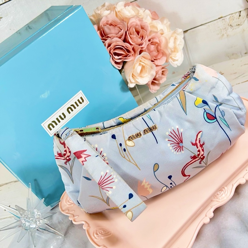 Miu Miu Baby Blue Silk Lined Clutch/Cosmetic Bag - Picture 3 of 9